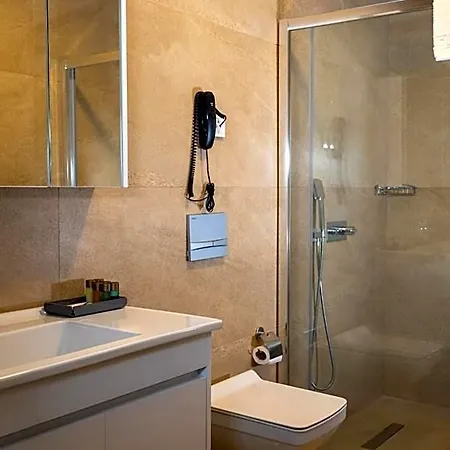 Hotel Leo 4*