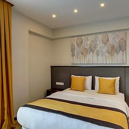 Leo Hotel 4*